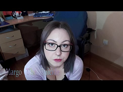 ❤️ Seksi djevojka s naočalama duboko siše dildo na kameri ️❌ Porno kod nas ❌❤