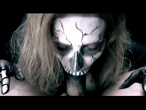 ❤️ Demon djevojka siše kurac svojim crnim ustima i guta spermu. ️❌ Porno kod nas ❌❤